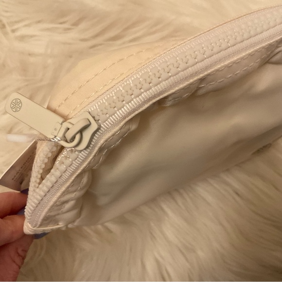 Gaiam Sidekick Waistpack - NWT - Cream - Picture 8 of 12